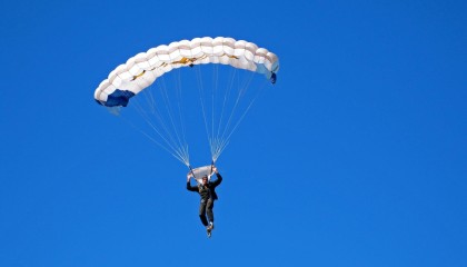 ky体育官网-“雪山极速：高原赛段的生死时速”，雪山降速