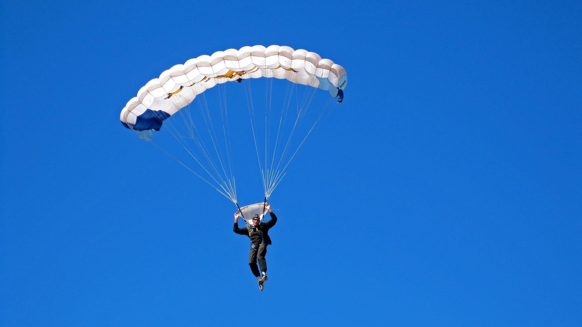 “雪山极速：高原赛段的生死时速”，雪山降速